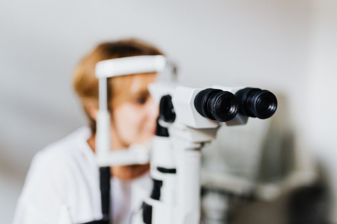 Czym zajmuje się lekarz okulista? Co warto wiedzieć?