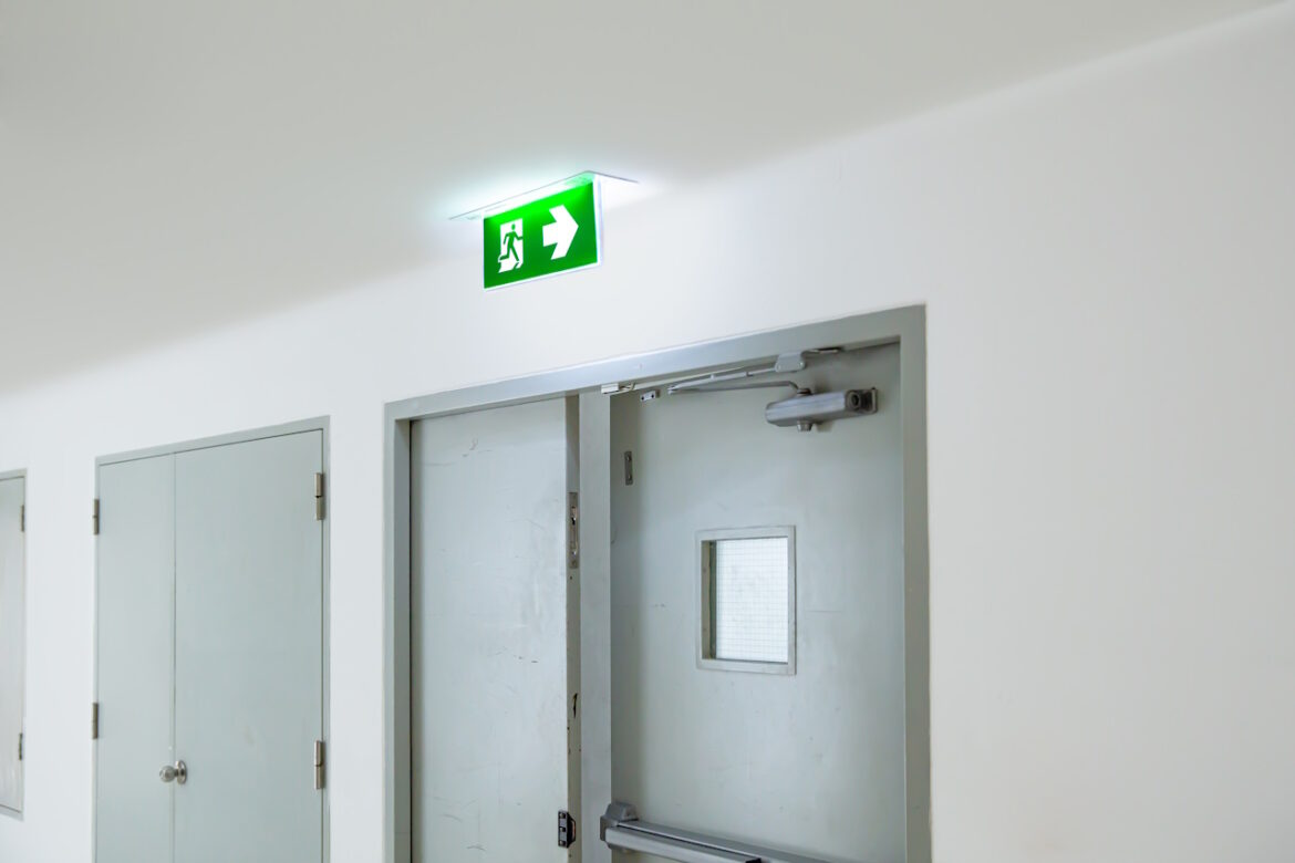 drzwi ewakuacyjne aluminiowe budowa
